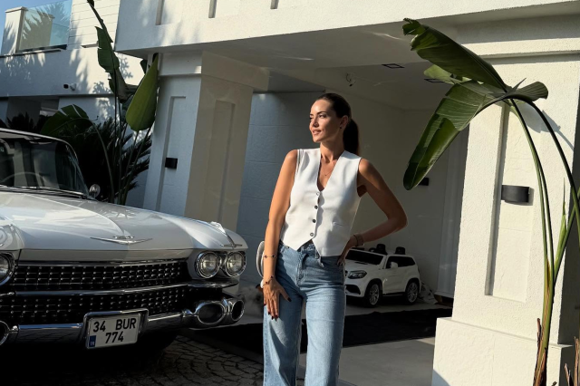 Fahriye Evcen'den Burak Özçivit'le romantik 'yaza veda' pozu Fahriye Evcen'den Burak Özçivit'le romantik 'yaza veda' pozu