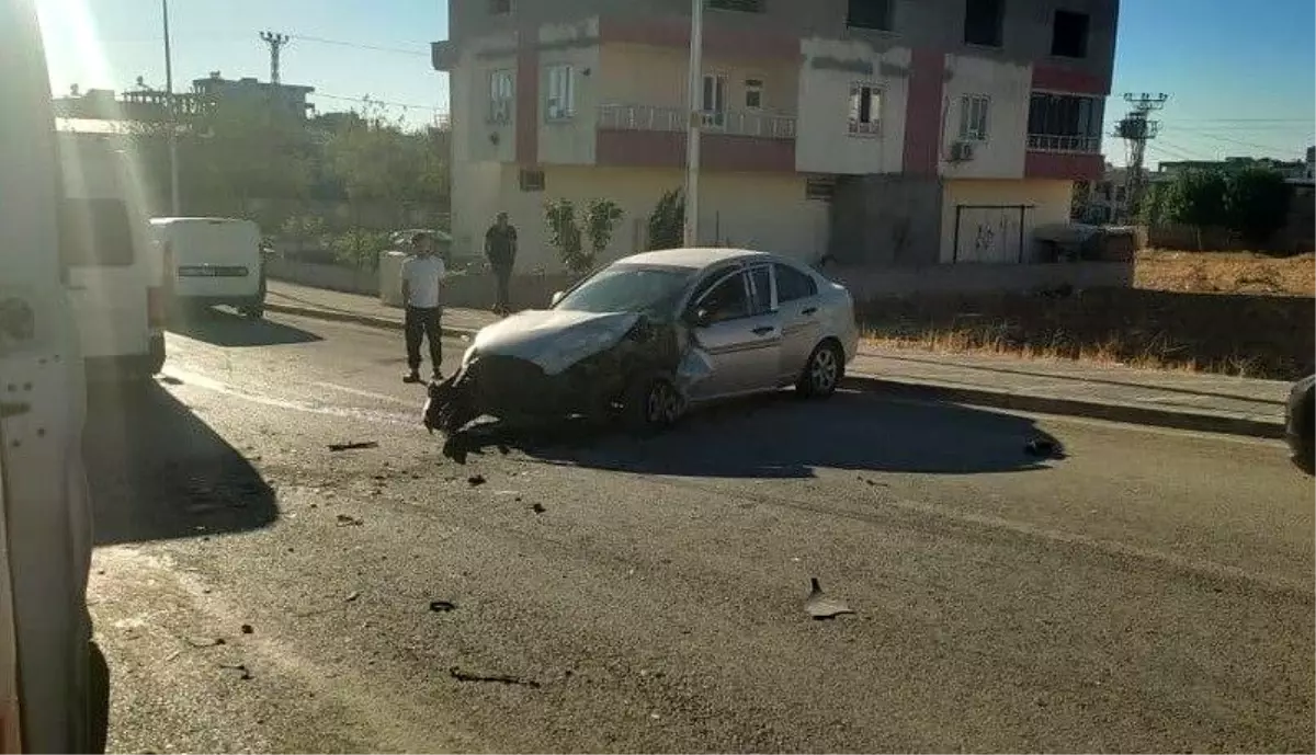 Adıyaman'da Otomobil ile Hafif Ticari Araç Çarpıştı: 4 Yaralı