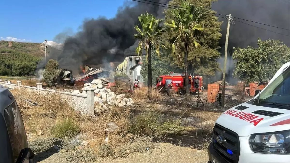 Muğla Seydikemer'deki Kereste Deposunda Yangın Kontrol Altına Alındı