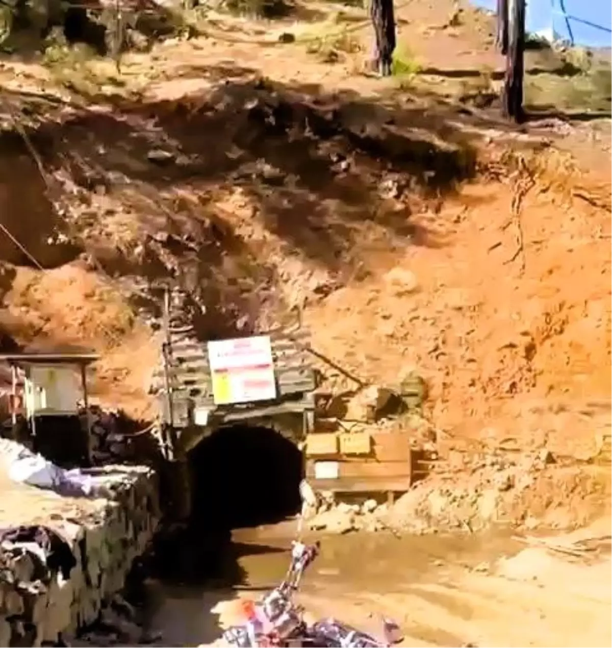 Denizli'de Maden Göçüğü: İki İşçi Mahsur Kaldı