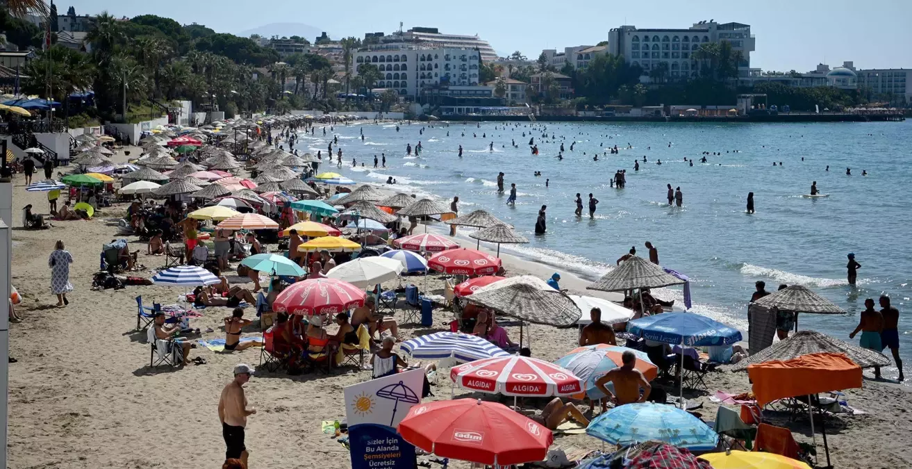 Kuşadası'nda 'Sarı Yaz' Döneminde Turizm Hareketliliği Sürüyor