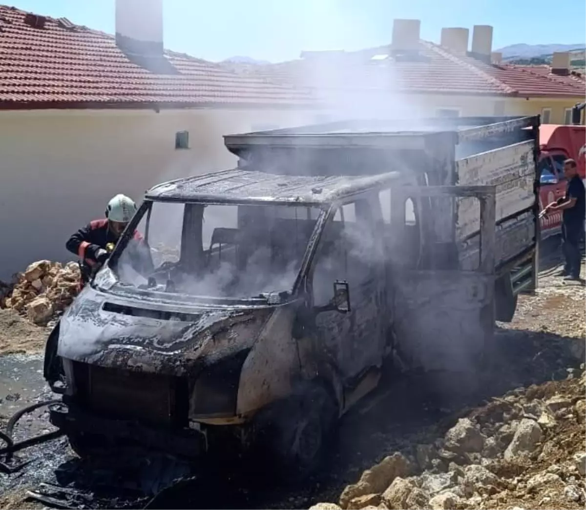 Malatya'da Şantiyedeki Araçta Yangın Paniğe Neden Oldu
