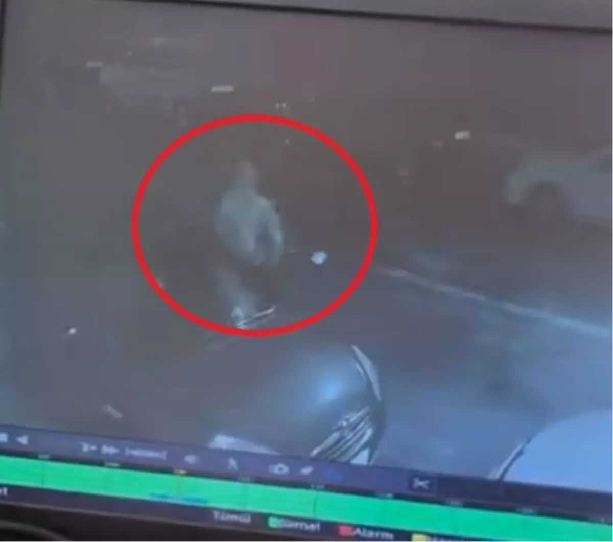 Samsun'da Park Halindeki Araçta Cam Kırıldı, Şüpheli Kaçtı