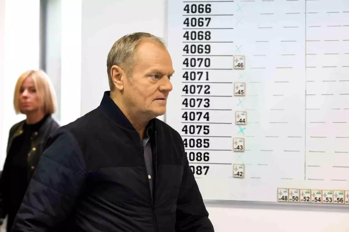 Polonya Başbakanı Tusk'un Aracı Sıra Dışı Bir Şekilde Çalındı