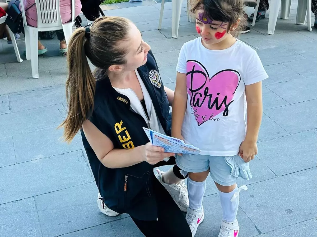 Kütahya'da SİBERAY Ekipleri Siber Suçlara Karşı Bilinçlendirme Faaliyetlerine Devam Ediyor