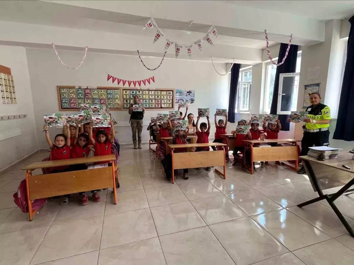 Siirt'te Öğrencilere Aile İçi Şiddet ve Trafik Güvenliği Eğitimi Verildi