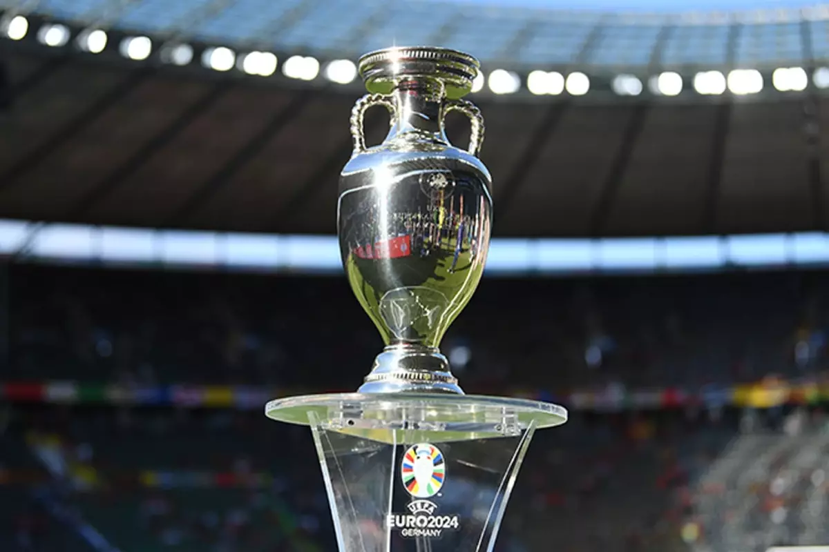 UEFA'dan tarihi karar: Bir şampiyonluk iki ülkeye verildi