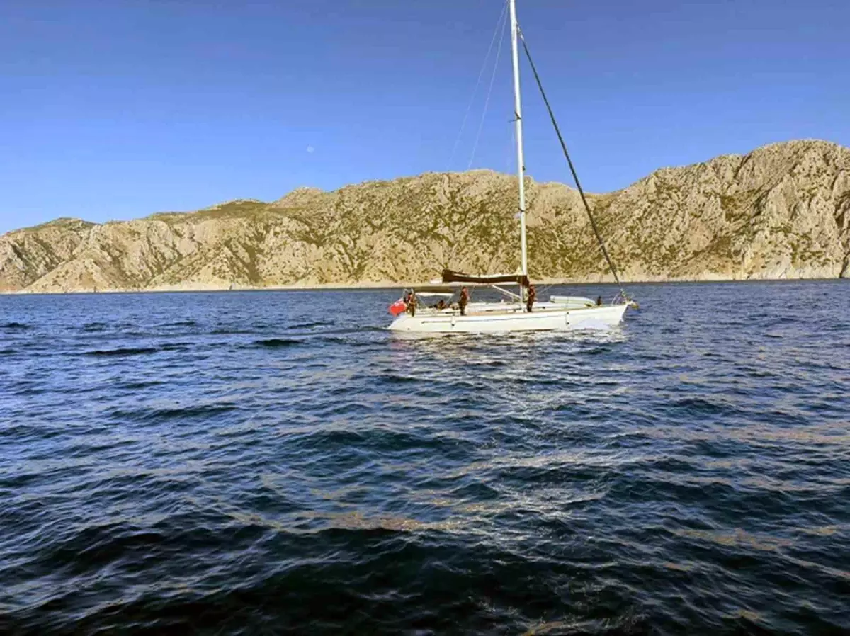 Marmaris Açıklarında 80 Düzensiz Göçmen ve 2 Kaçakçı Yakalandı