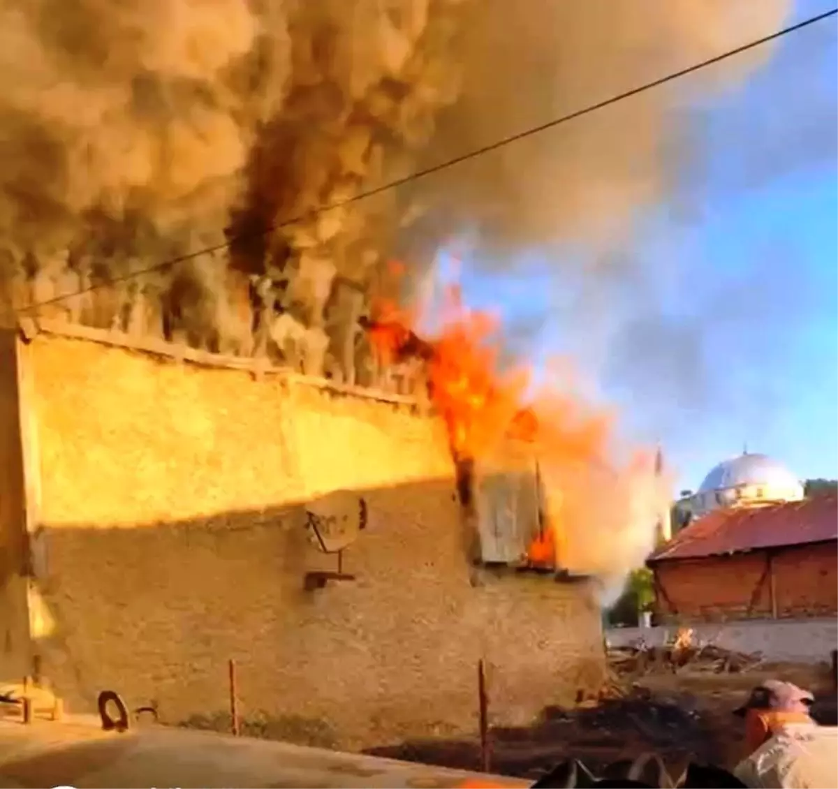 Kütahya'da Ahşap Evde Yangın Çıktı