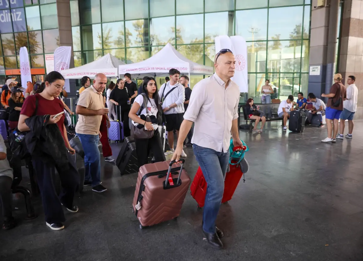 Antalya'da Üniversite Öğrencilerine Karşılama Hizmeti