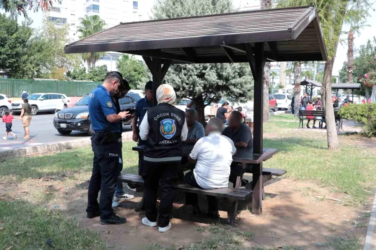 Antalya'da Okul Çevrelerinde Güvenlik Denetimi Gerçekleştirildi