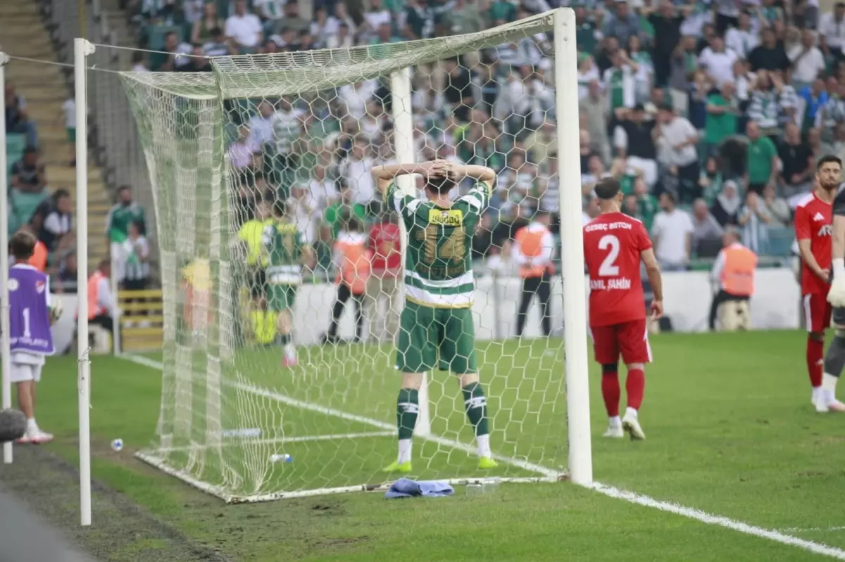 Bursaspor, Arnavutköy Belediyesi'ni 3-1 Mağlup Etti