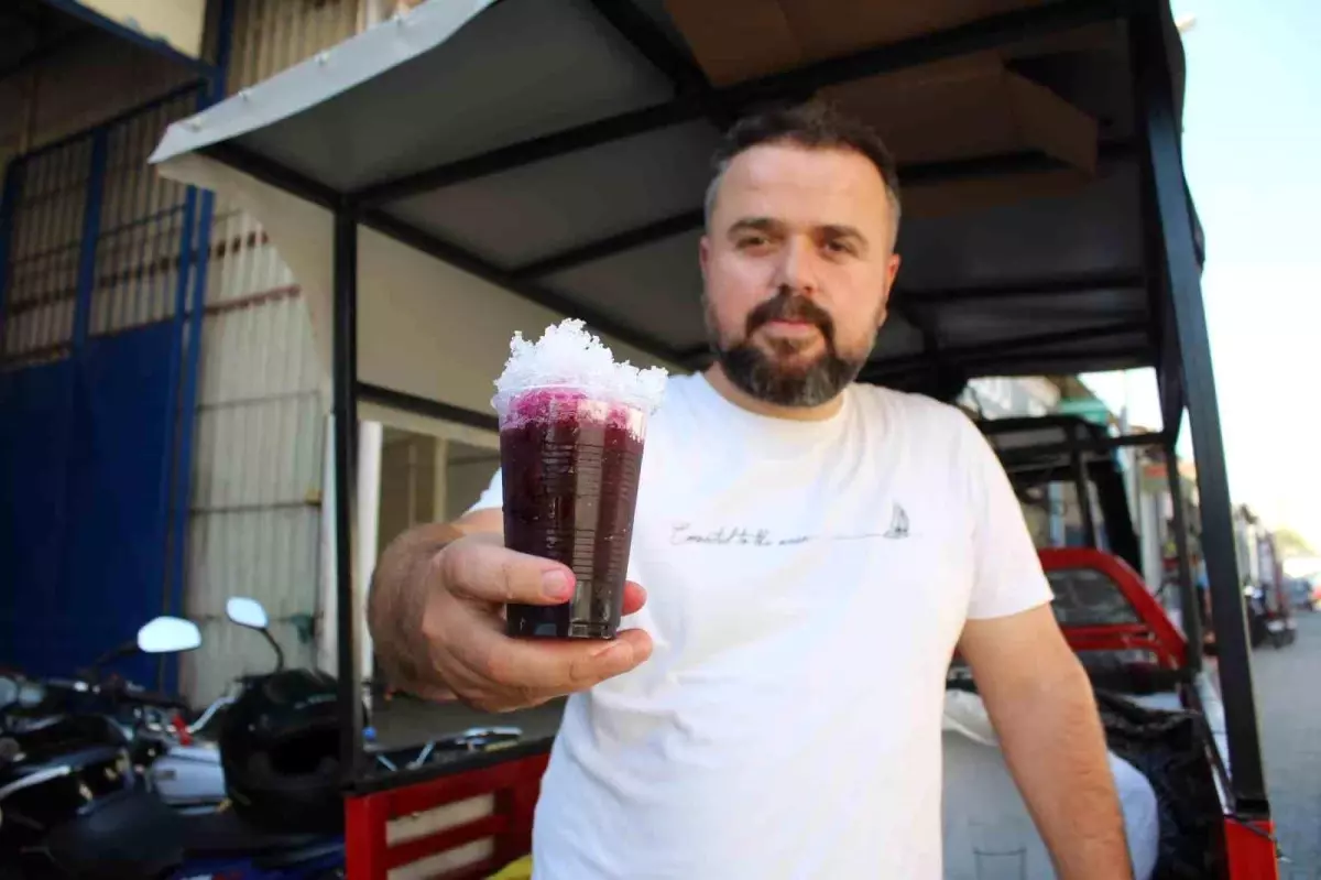 Yusuf Bozkurt: Yaz Aylarının Vazgeçilmezi Kar Helvasıyla Sanayi Esnafını Serinletiyor