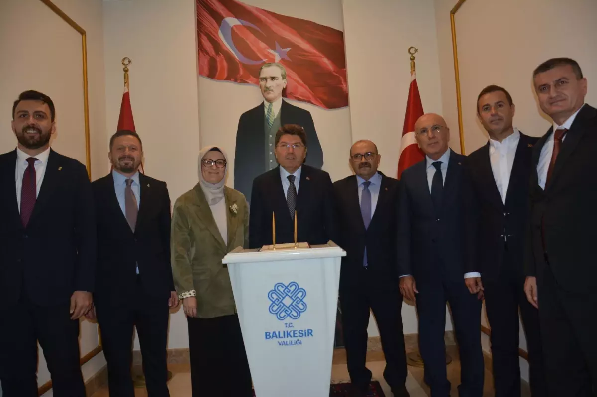 Adalet Bakanı Yılmaz Tunç Balıkesir'de Esnaf ve İş Dünyasıyla Buluştu