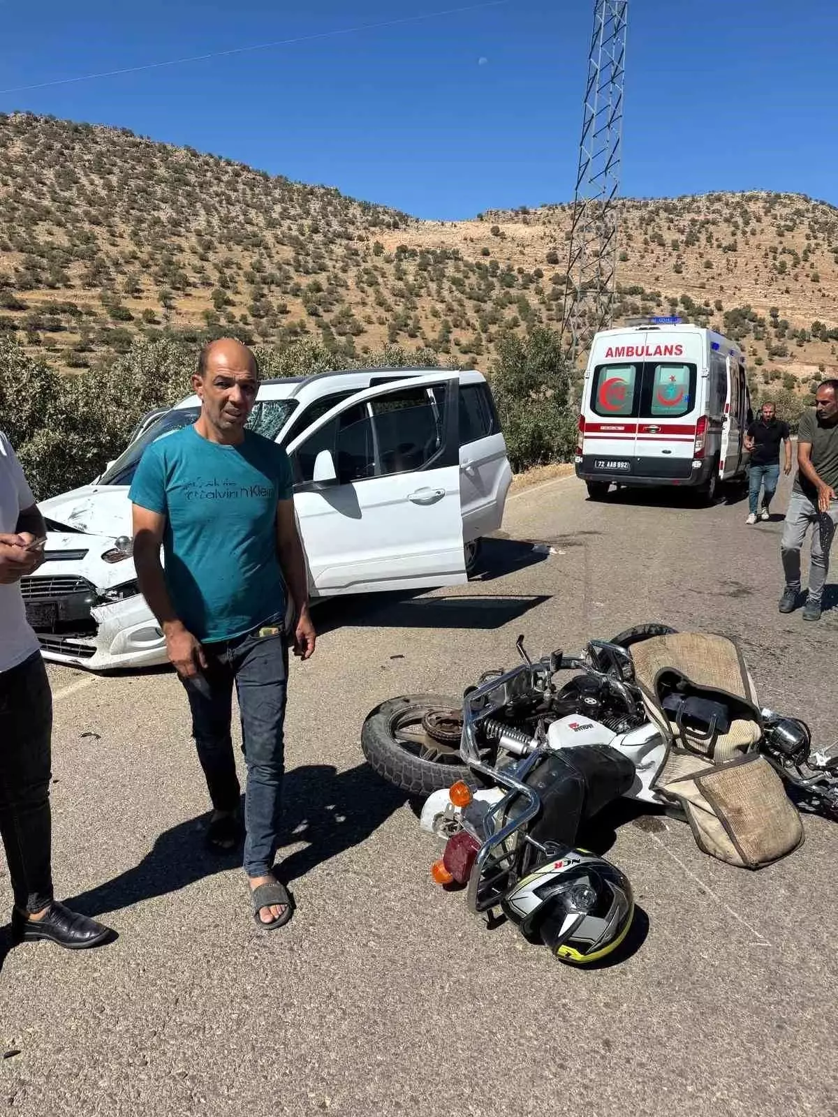Batman'da Hafif Ticari Araç ile Motosiklet Çarpıştı: 1 Yaralı