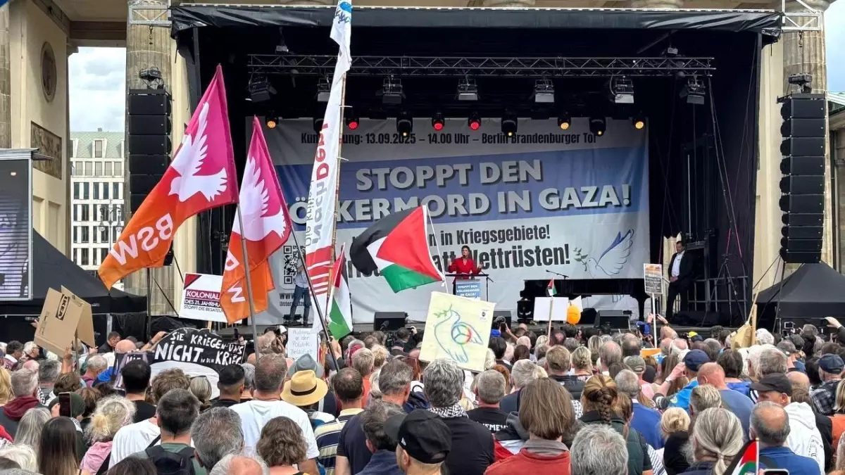 Berlin'de Gazze'de Soykırımı Durdurun Gösterisi