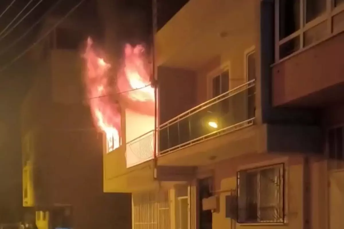 'Borcum var' diyerek ateşe verdiği evde hayatını kaybetti