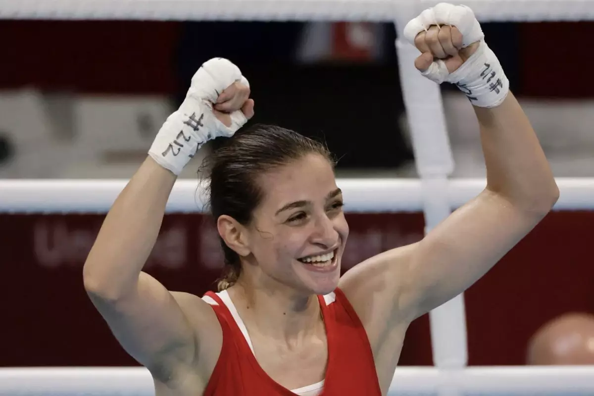 Buse Naz Çakıroğlu, Dünya Boks Şampiyonası'nda finale çıktı