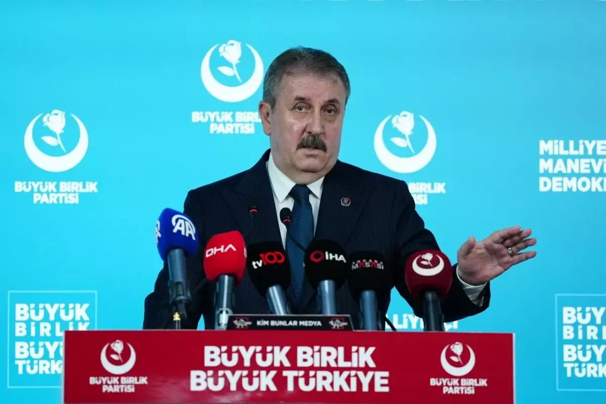 Mustafa Destici: 15 Yaş Üstündeki Kişiler Çocuk Statüsünden Çıkarılmalı