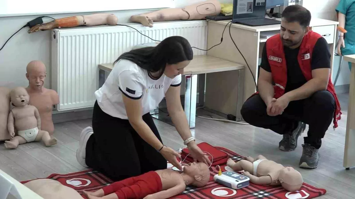 Dünya İlk Yardım Günü'nde İklim Değişikliği Teması Öne Çıkıyor