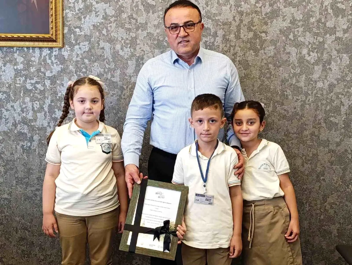 Düzce'de Öğrenciler 'Yeşil Vatan' İçin Fidan Dikti