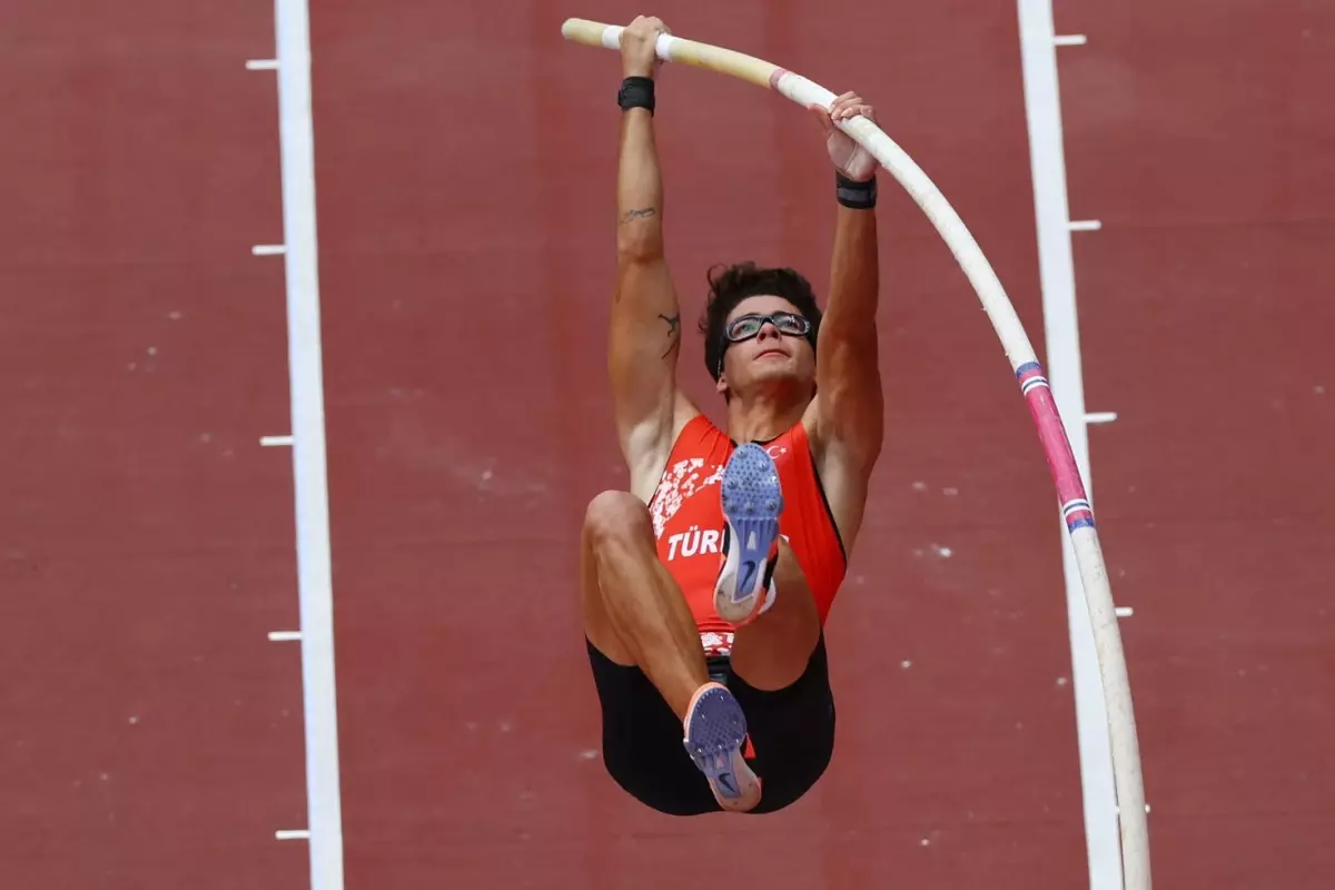 Ersu Şaşma, Dünya Atletizm Şampiyonası'nda finalde