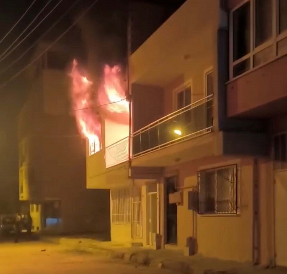 Alkollü Baba Evini Ateşe Verip Hayatını Kaybetti
