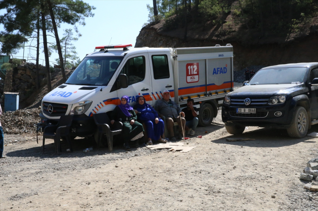 Rescue operations for the 2 workers trapped under the collapse have been ongoing for 24 hours