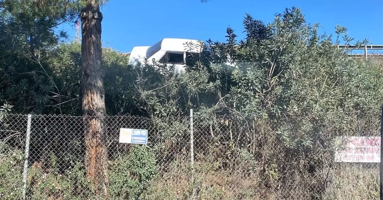Hatay'da TOFAŞ Otomobilinin Devrilmesi Sonucu 2 Kişi Yaralandı