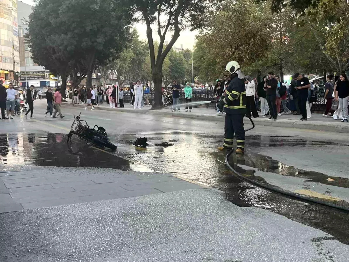 Kastamonu'da Seyir Halindeki Motosiklet Alev Alev Yandı