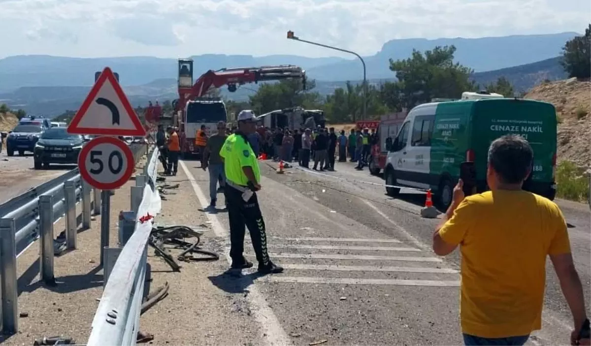 Mersin'de Otobüs ve Tır Kazasında 3 Kişi Hayatını Kaybetti