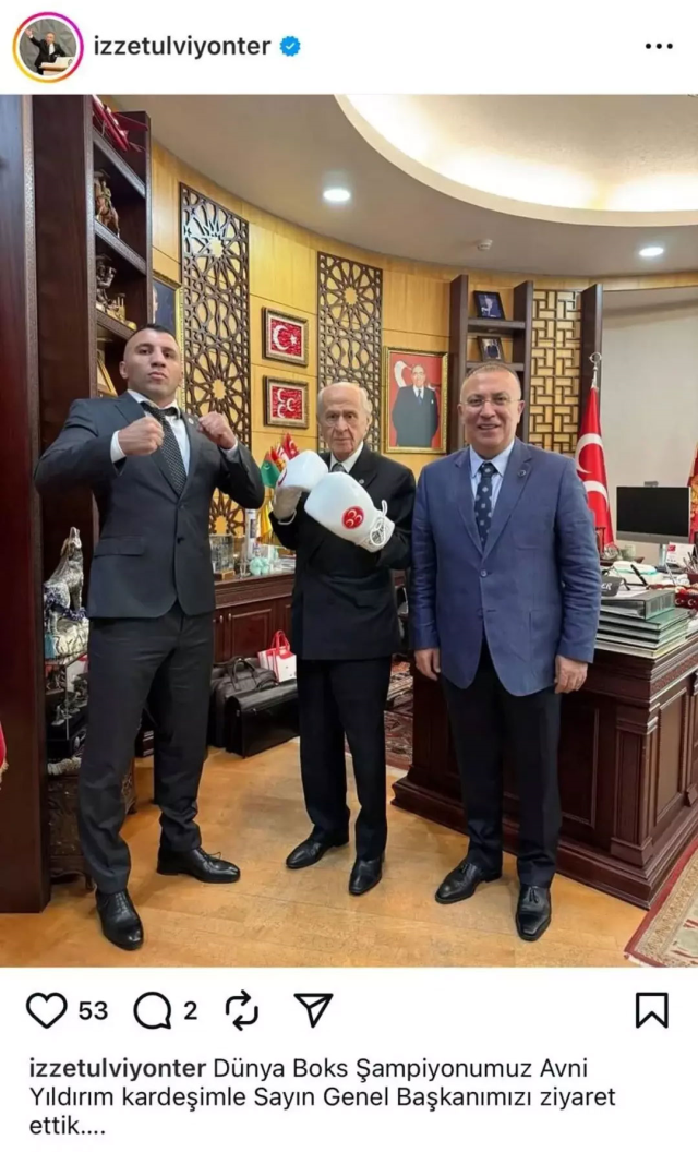 Pose with 'boxing gloves' from MHP Chairman Devlet Bahçeli