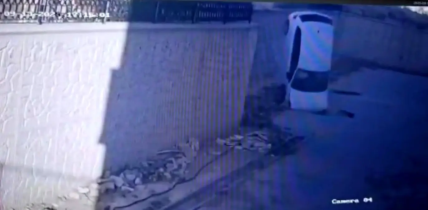 Yozgat'ta Kontrolden Çıkan Otomobil Okul Bahçesine Düştü