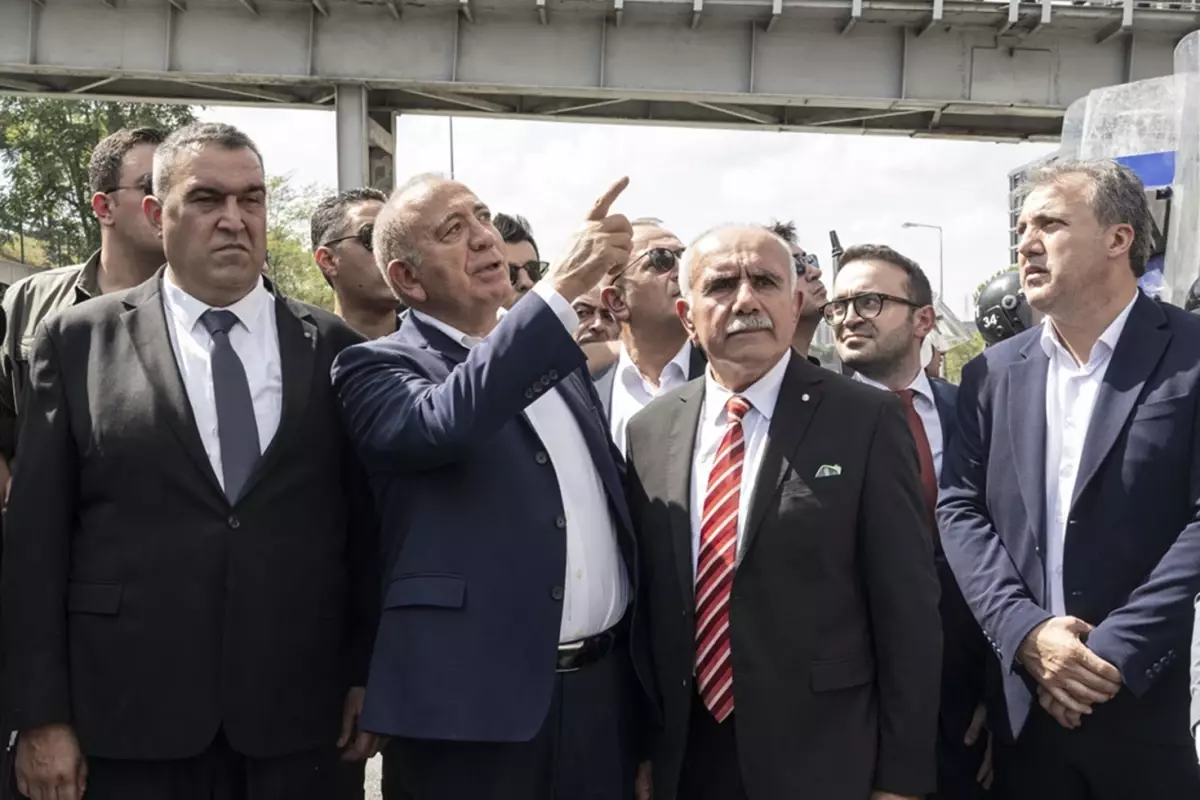 Özel meydan okumuştu, Gürsel Tekin il binasından erkenden ayrıldı