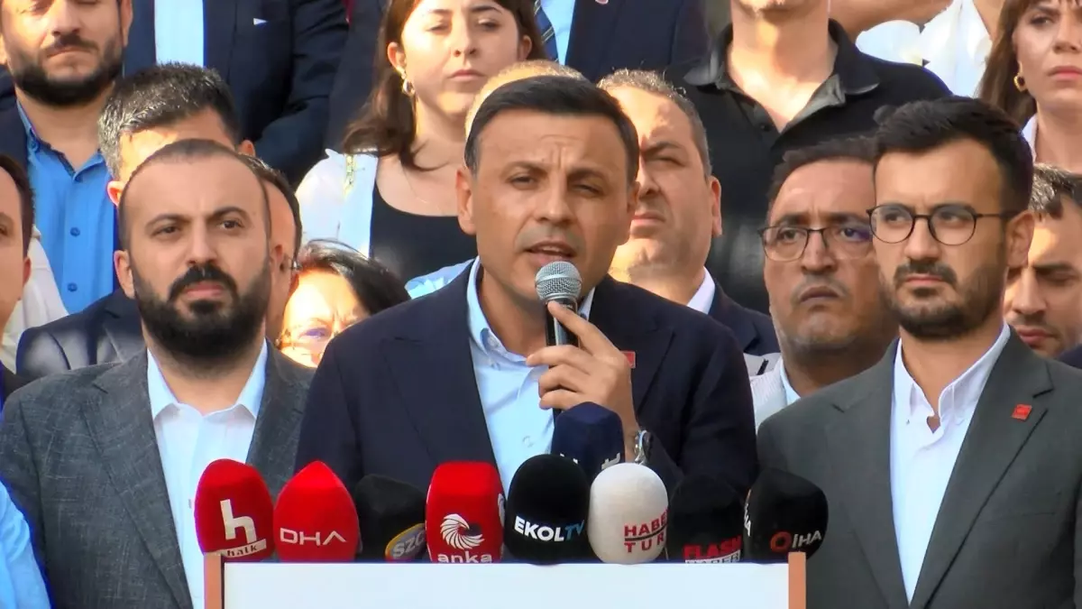 CHP İl Başkanı Özgür Çelik Bayrampaşa Belediyesi'ni Ziyaret Etti