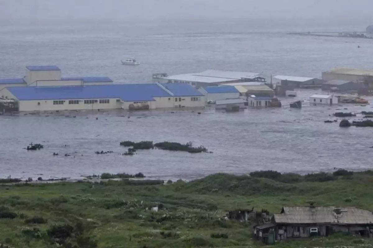 Rusya'nın Kamçatka bölgesinde 7,4 büyüklüğünde deprem, tsunami uyarısı verildi