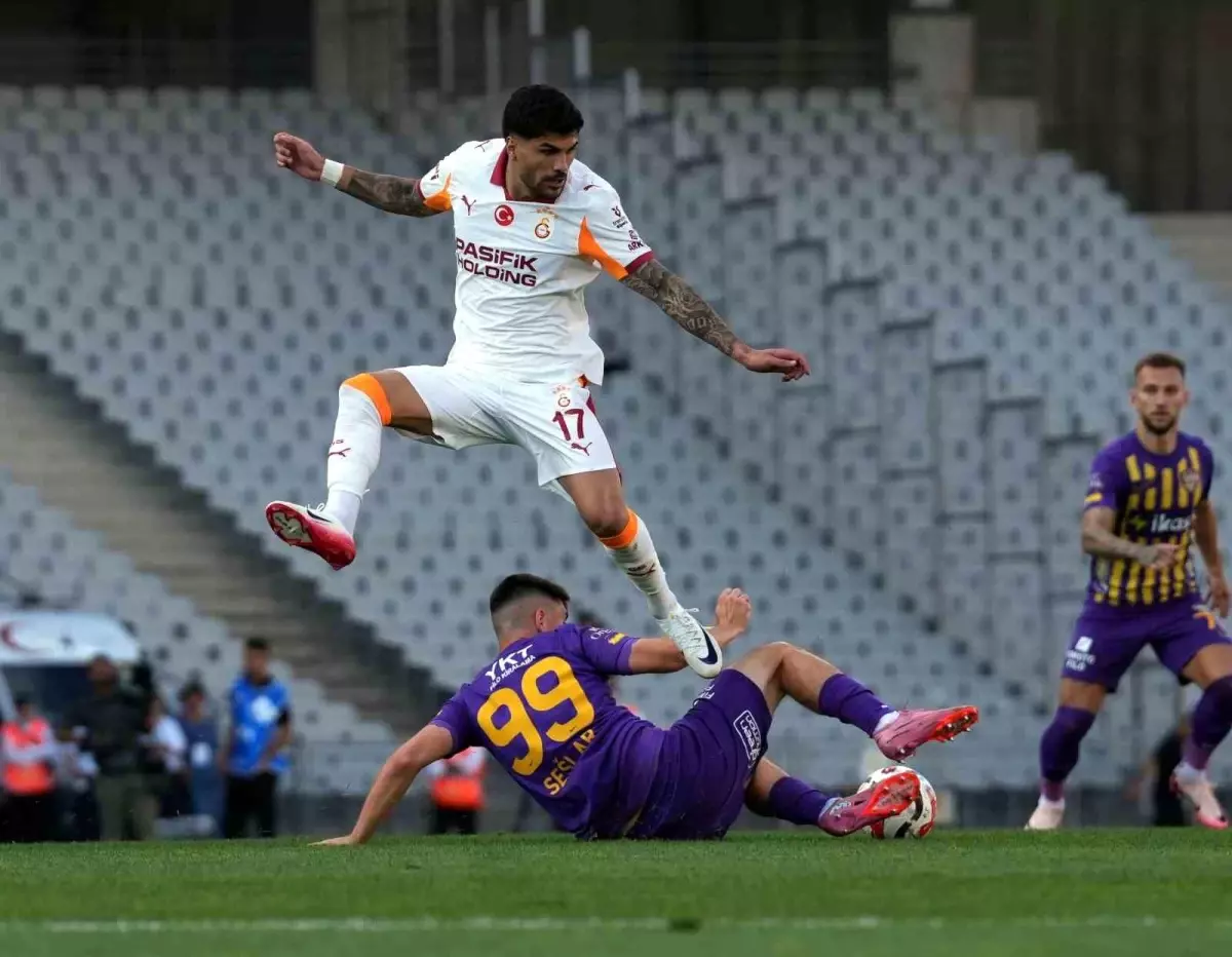 Galatasaray - Eyüpspor Maçı Başladı