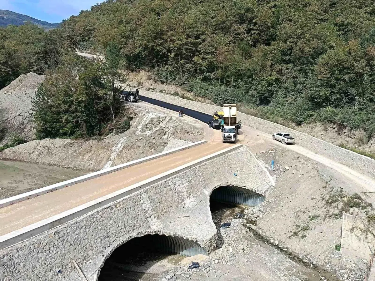 Sinop'ta Grup Yolunda Asfaltlama Çalışmaları Tamamlandı