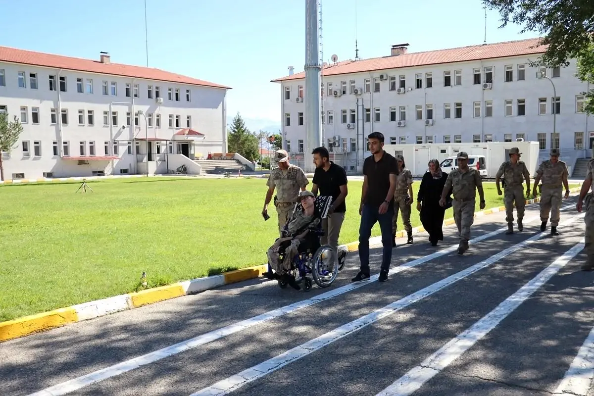 Fiziksel Engelli Berat Asaf'ın Askeri Üniforma Hayali Gerçekleşti