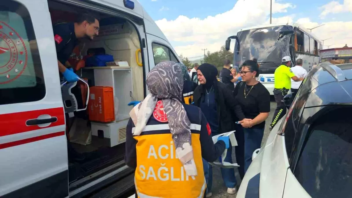 Bursa'da Yolcu Otobüsü ile Tır Çarpıştı: 3 Yaralı