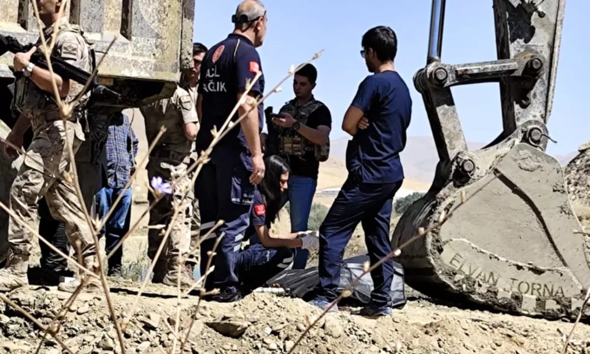 Yüksekova'da iş kazasında genç operatör hayatını kaybetti