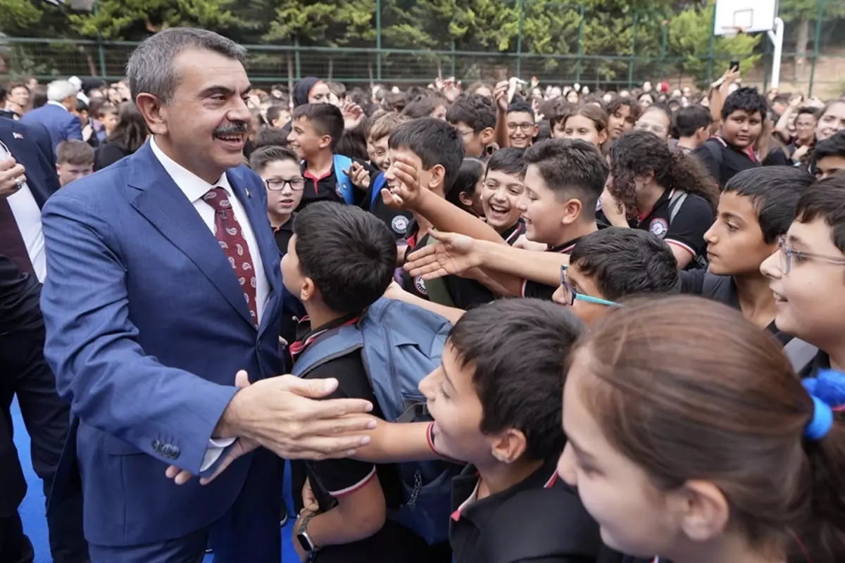 Zorunlu eğitim süresi kısalıyor mu? Milli Eğitim Bakan Yusuf Tekin'den açıklama var