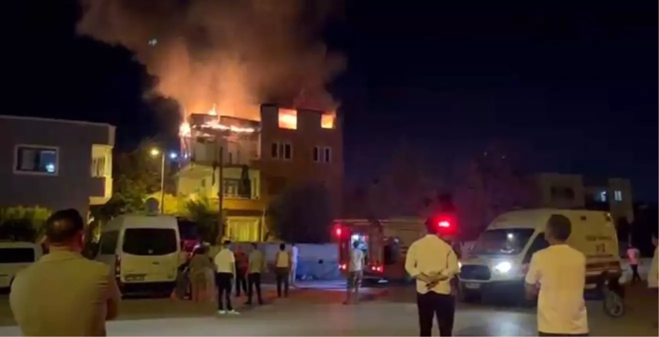 Adana'da 3 Katlı Evde Yangın