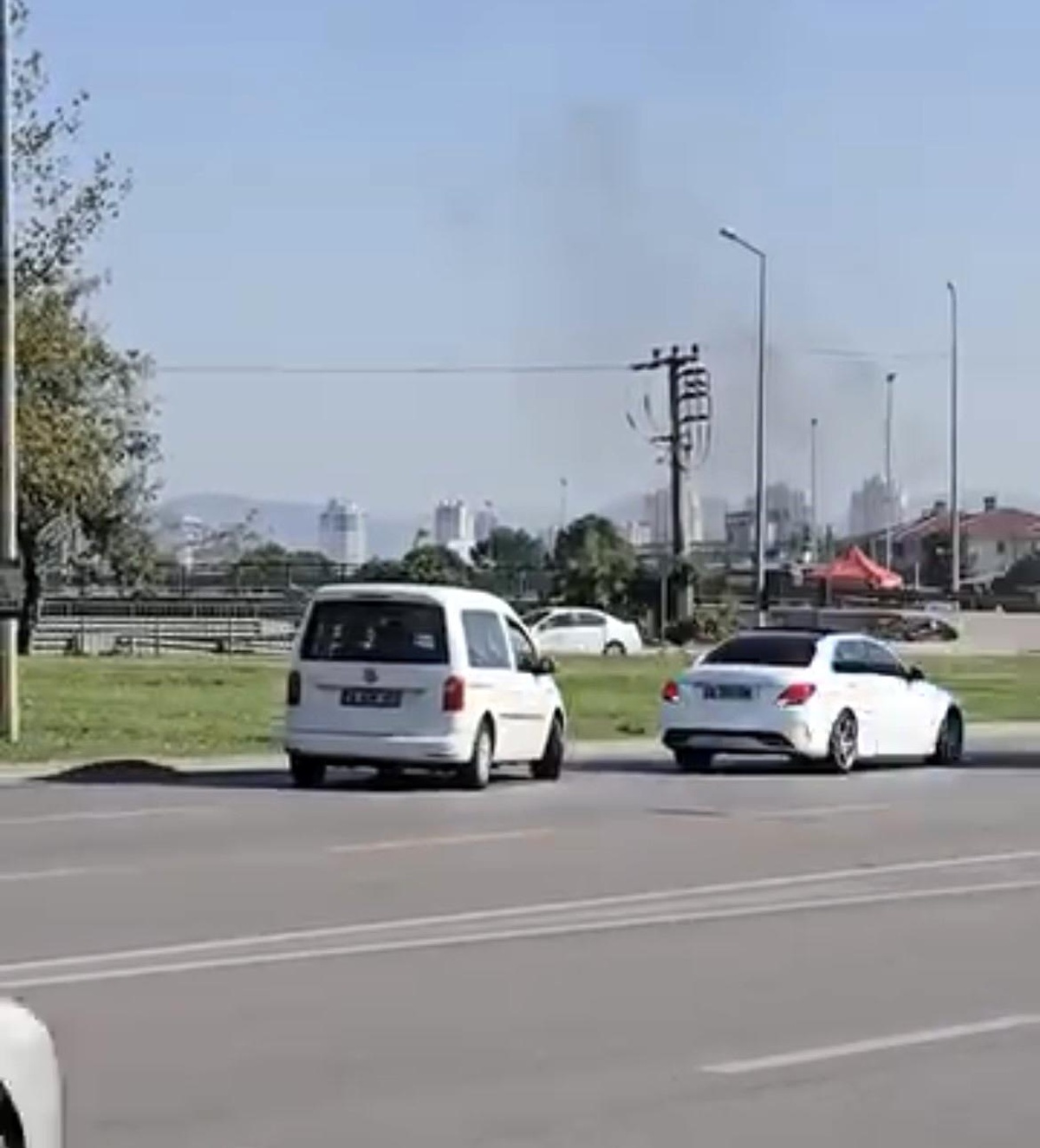 Bursa'da Geri Giden Sürücü Kaza Yapıp Kaçtı