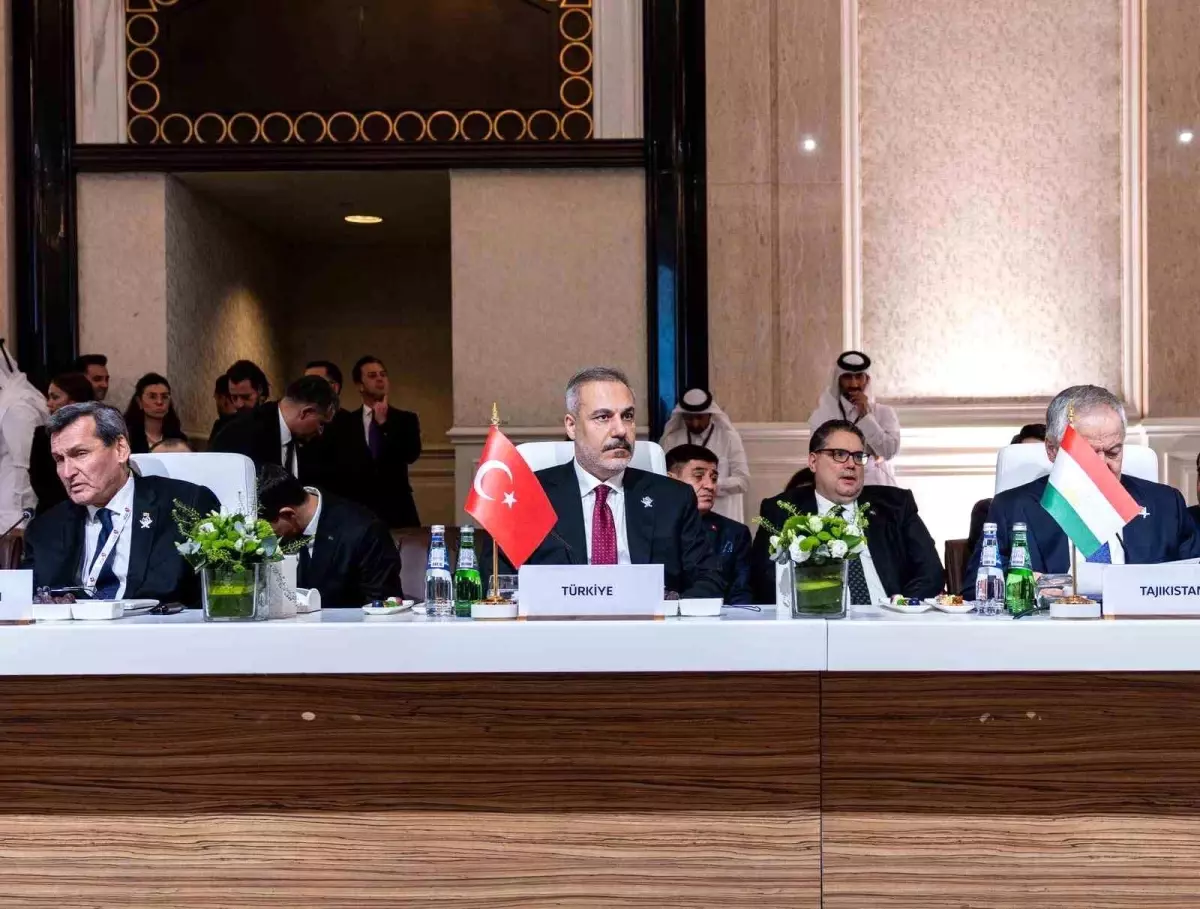Dışişleri Bakanı Hakan Fidan, Katar&apos;da İİT-Arap Ligi Zirvesi&apos;ne Katıldı