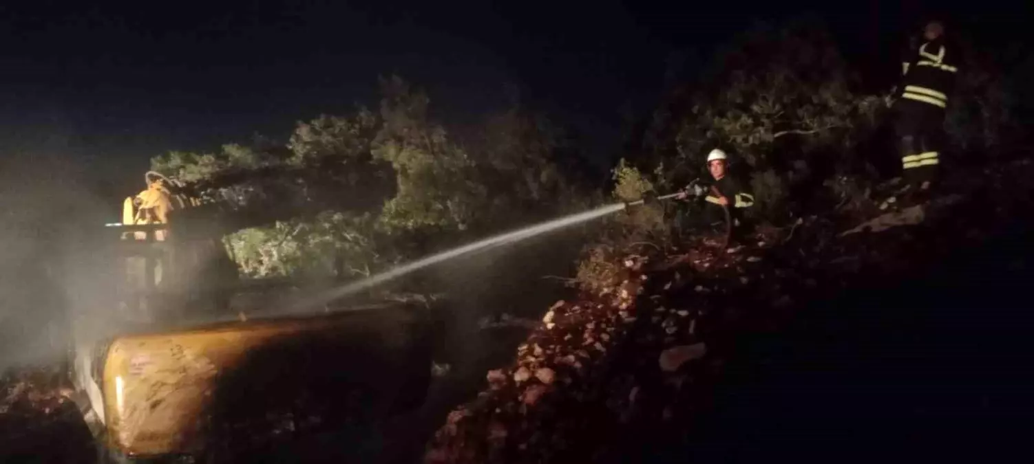 Hatay'da İş Makinesinde Çıkan Yangın Kontrol Altına Alındı