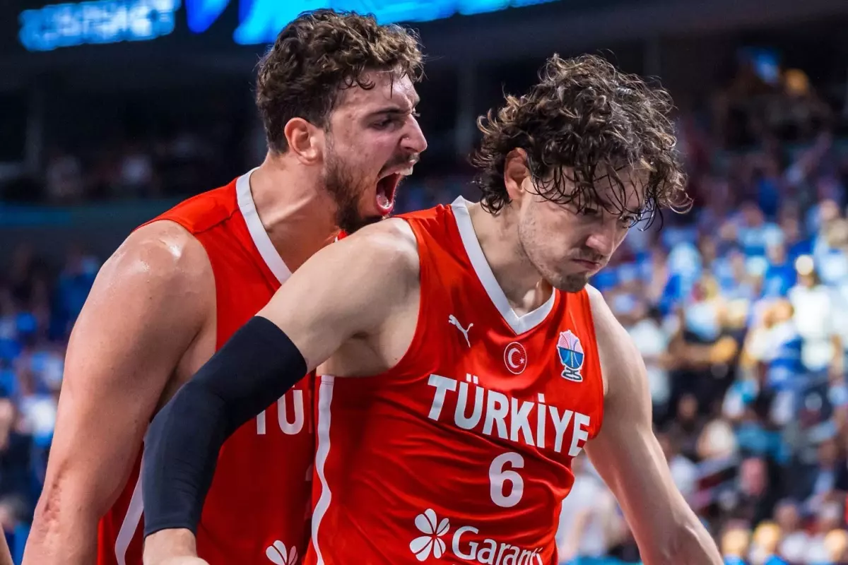 Türkiye sizinle gurur duyuyor! A Milli Basketbol Takımımız Avrupa ikincisi
