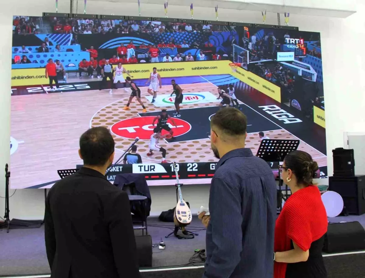 Sivas'ta Düğün ve Milli Maç Bir Arada