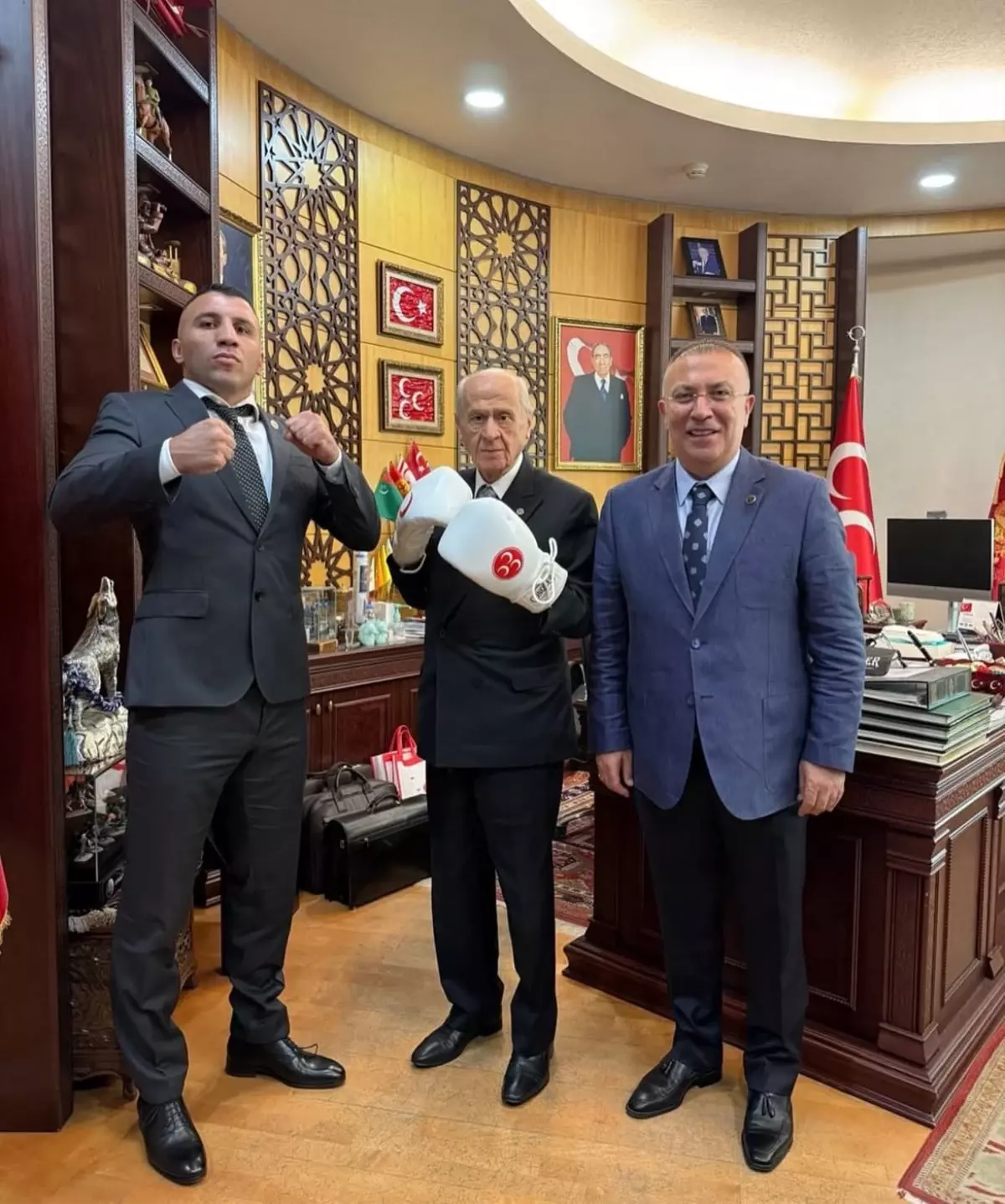 Devlet Bahçeli, Boksör Avni Yıldırım'ı Kabul Etti