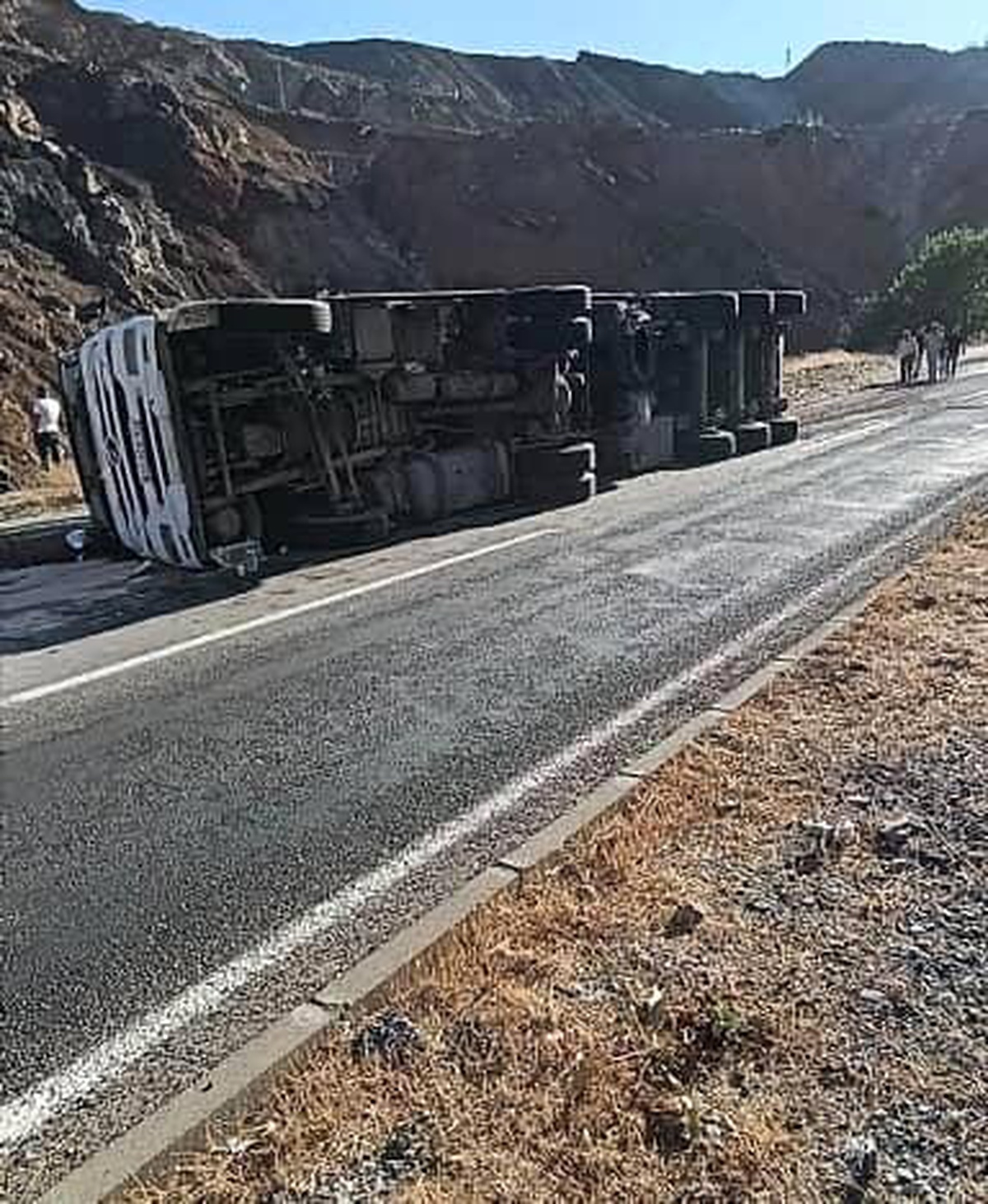 Elazığ'da Tır Devrildi, Maddi Hasar Oluştu